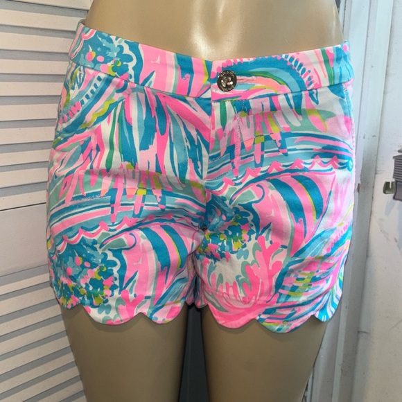Lilly Pulitzer Pants - LILLY PULITZER BUTTERCUP STRETCH SHORTS , MULTI CARNIVAL CORAL size 4